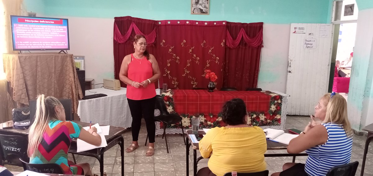 dmemanzanillo's tweet photo. Postales del 2do día del Seminario a la Estructura Municipal para el próximo curso 2023 - 2024 en #EducaciónManzanillo Granma, seguimos trabajando en comisiones de los diferentes niveles educativos
#CubaMined 
#Cuba https://t.co/PmU198HeLk
