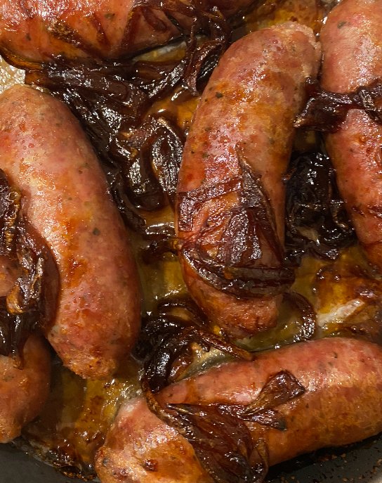 InAStickyPickle's tweet photo. A spoonful of our Caramelised Onion Chutney with Port over sausages for the last 10 minutes of cooking make a easy and delicious supper😋
https://t.co/L9Br2hX38O

#Itsallaboutthetaste #inastickypickle #onionchutney #easyfood #sausages #dinner #supper #SBS #food #Lincolnshire https://t.co/EIPUXDoMVD
