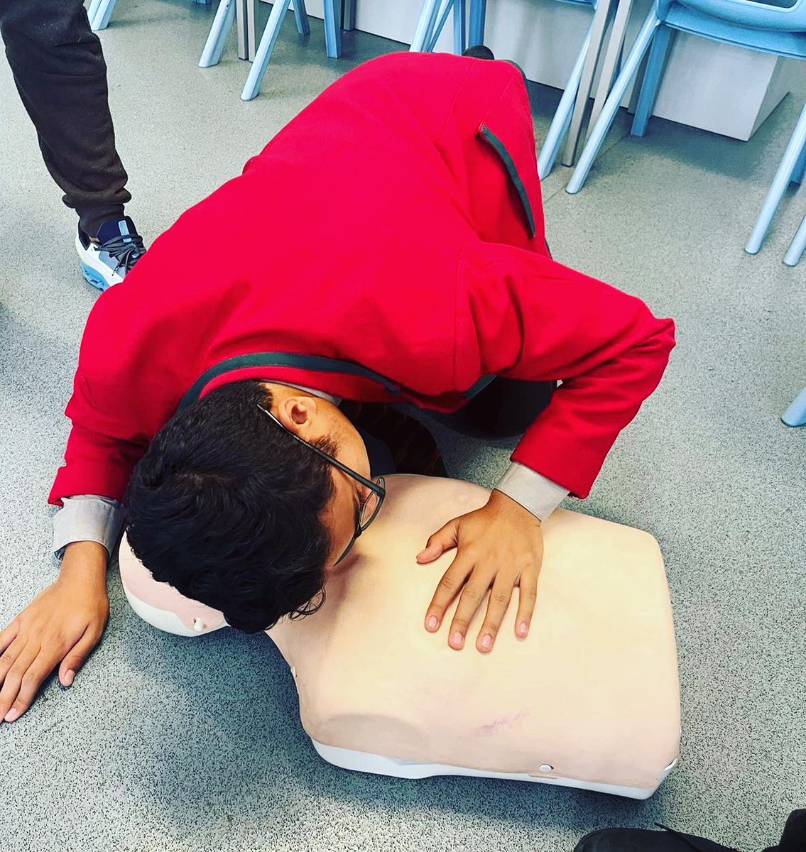 ArnoldHouseSch's tweet photo. As part of their post CE programme, Y8 spent the morning learning basic first aid #firstaidtraining #year8 #lifeskills #postCE #arnoldhouseschool https://t.co/24MEhVyLr3