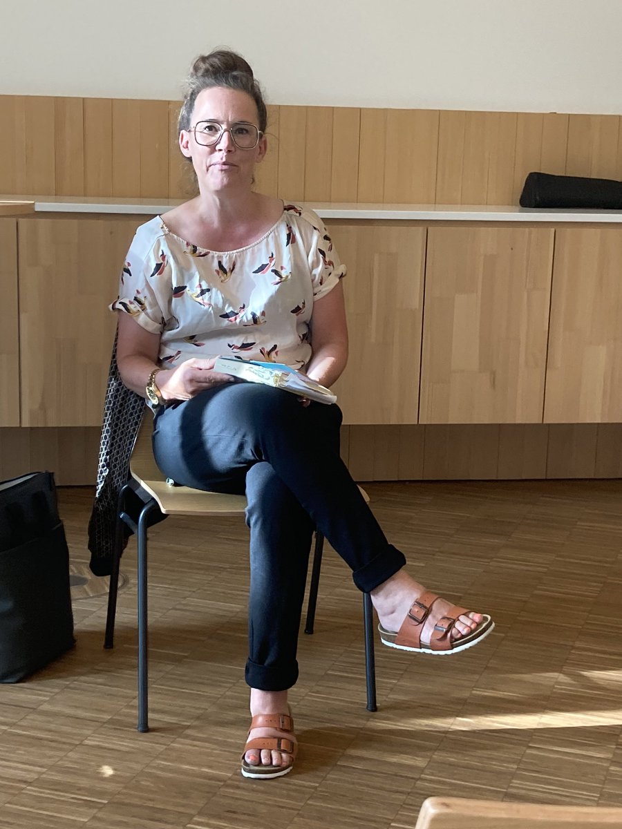 VcdBayern's tweet photo. So wie heute in #Hammelburg organisierte gestern der VCD in #Würzburg eine Lesung mit einigen Anekdoten & viel Diskussion mit & von @_Katja_Diehl_ #sheDrivesMobility zu #autokorrektur vor vollem Saal! Einführung durch die Vorsitzende des #VCD Kreisverbandes Lore Körber-Becker https://t.co/BZCNL8Li4W