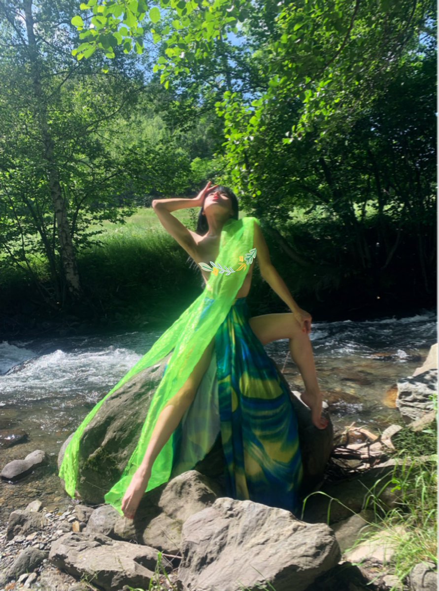SilviaDemeyer's tweet photo. Lots of new pics coming soon 💓
Working in the nature… Wild Spirit of the Forest 📸⭐️💋
#characterart #shootout #river #rocks #nature #internationalmodel #artnudemodel #peruvianmodel #Andorra #pose #muse #iam https://t.co/oSFt3XspdS