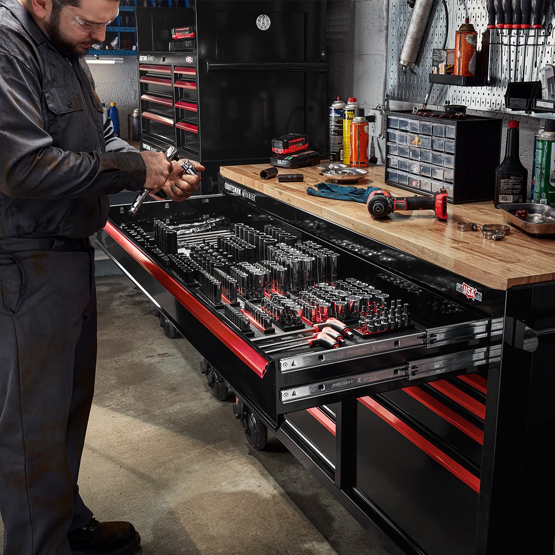 StanleyBlkDeckr's tweet photo. It’s time to ditch the workshop clutter! The new CRAFTSMAN V-Series™ metal tool storage is here to help you get — and stay — organized. Learn how it’s built for the pros > https://t.co/LoaO5xw3Tu #ForThoseWhoMakeTheWorld #WeBuildPride https://t.co/C5QZgmQoHK