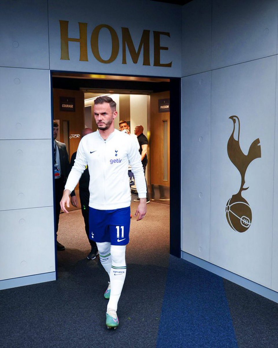 He’s here and he’s fully #COYS!

🏴󠁧󠁢󠁥󠁮󠁧󠁿💫