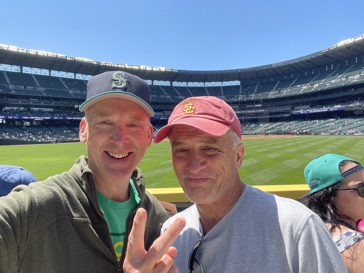 jeffpowers's tweet image. First time for Lee at T-Mobile #truetotheblue #seeusrise #gomariners
