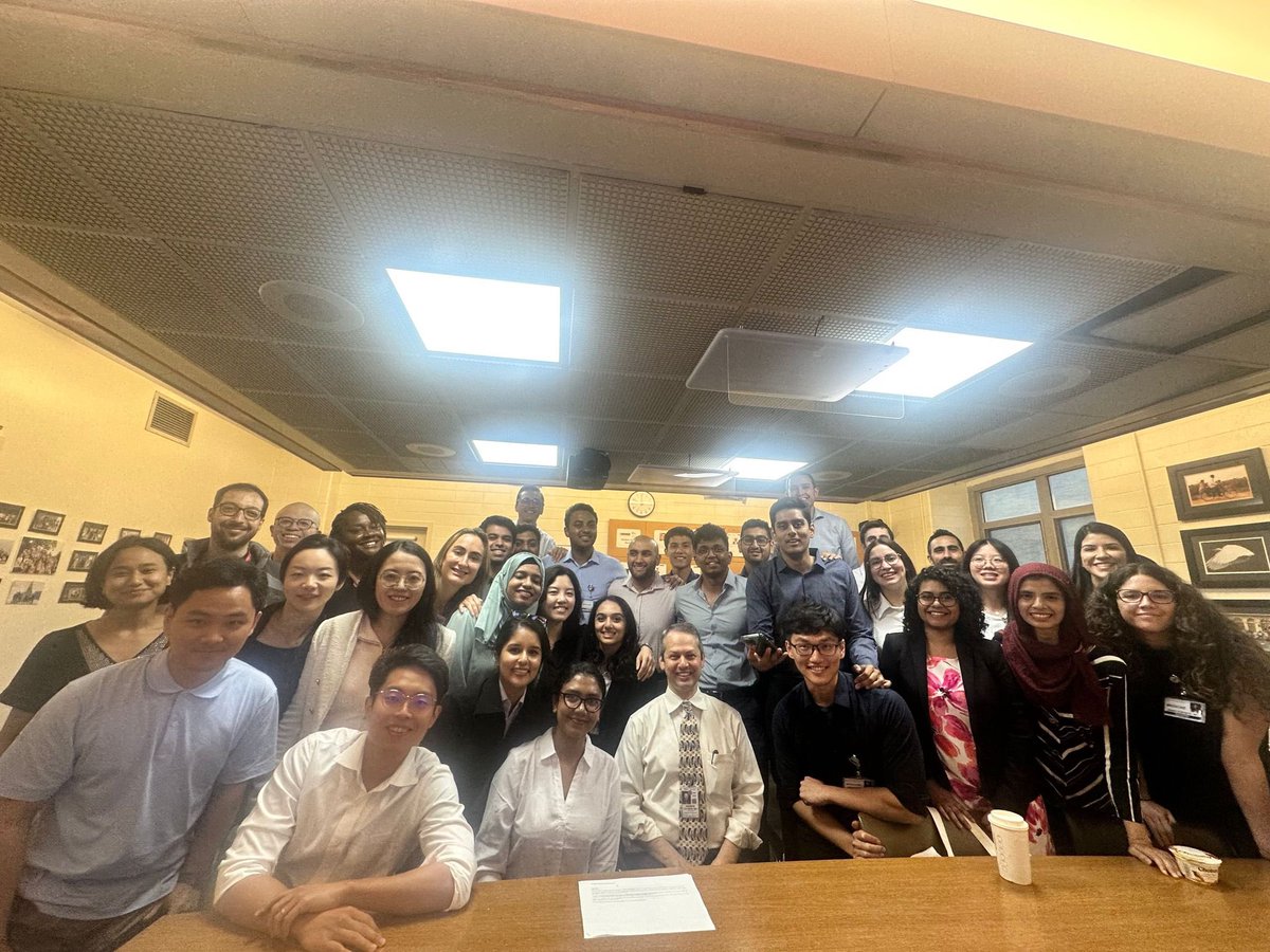 hanbaomd's tweet photo. Orientation with Dr. Gutwein. So proud to be a Jacobian! https://t.co/ATIISGMrLT