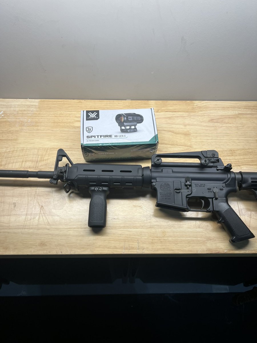 Luckofthedraw44's tweet photo. Pro Staffer @24_7Farnsworth added a little upgrade to his MP-15 with a @VortexOptics Spitfire HD GEN II. Great for home defense or the range! #vortexoptics #waypointtv #gen7outdoors #lotd #optics #hunting #mp15 https://t.co/z5d1Ou8ntf