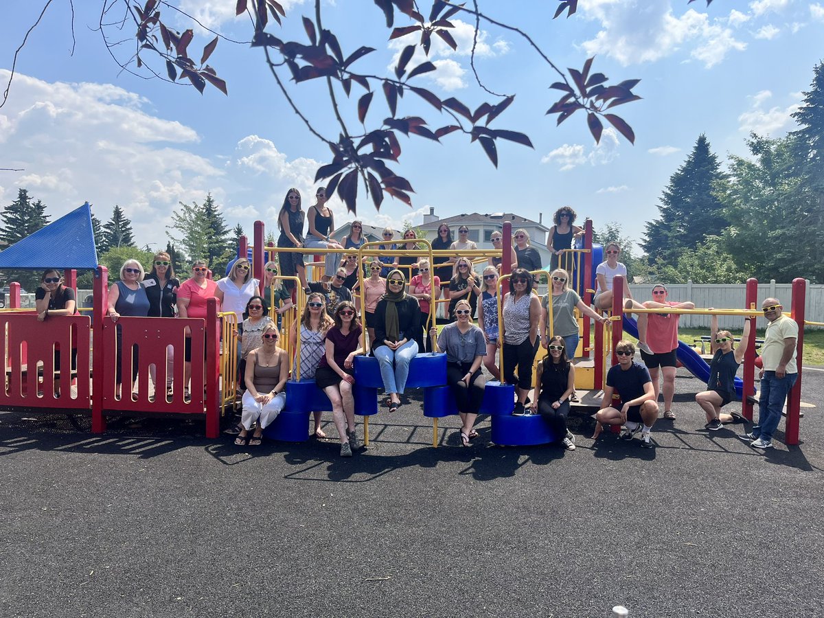 EB_School_EPSB's tweet photo. Our students shined so bright this year, we had to get shades! Here’s to a wonderful 2022-2023 school year, wishing our #ebcommunity a fantastic summer! https://t.co/zdVnkZC5ce