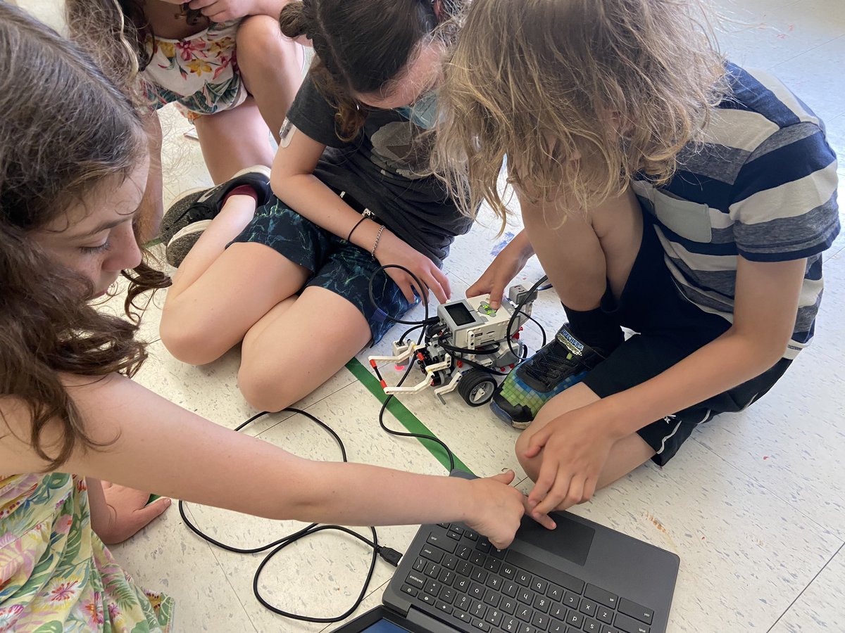 McM_MsT's tweet photo. @LEGO_Education @MSMakeCode @microbit_edu Still going strong & putting our ideas together! 🤩 #aweSTEM
Design challenge Stations:
Maze and combining art & tech 🎨💻
#EV3 @LEGO_Education
#microbit @MSMakeCode @microbit_edu
3/3 https://t.co/ORfAAXBNmY