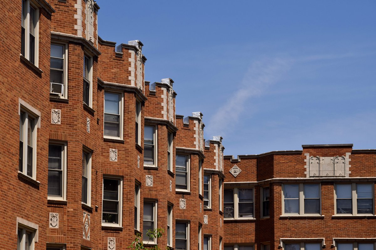 IHS is excited to announce our latest report: The State of Rental Housing in Chicago, 2023. The report examines changing affordability trends in Chicago's rental market. Here are some of our key findings: 🧵 housingstudies.org/releases/2023-…