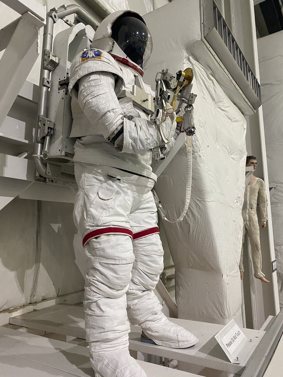 MrsNealscience's tweet photo. More pictures from the NBL where astronauts train for space walks @ECISDScience @EctorCountyISD @wilsonyoungms https://t.co/tAbJmx8eeG