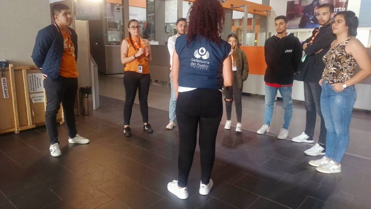 DefensoriaCol's tweet photo. En las instalaciones de la empresa @CHECGrupoEPM de #Manizales conmemoramos el #DíaInternacionalDelOrgulloLGBT junto a 100 ciudadanos y nuestra Regional #Caldas prestó servicios de atención y orientación a la población #OSIGD. ¡Defendemos la diversidad y el respeto hacia todos!🏳️🌈 https://t.co/9ud6kIedeJ