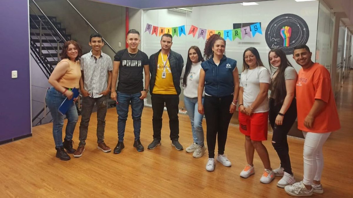 DefensoriaCol's tweet photo. En las instalaciones de la empresa @CHECGrupoEPM de #Manizales conmemoramos el #DíaInternacionalDelOrgulloLGBT junto a 100 ciudadanos y nuestra Regional #Caldas prestó servicios de atención y orientación a la población #OSIGD. ¡Defendemos la diversidad y el respeto hacia todos!🏳️🌈 https://t.co/9ud6kIedeJ