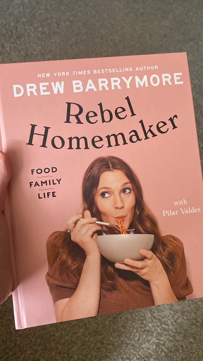 SioMonroe's tweet photo. @Desert_Jess915 As expected, the entire book is a delight https://t.co/6puenPE8BD