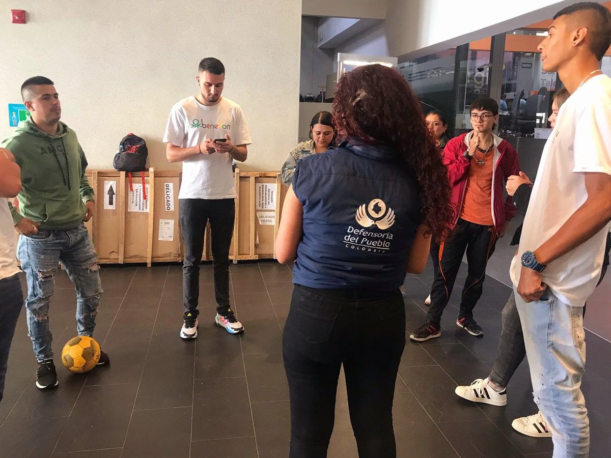 DefensoriaCol's tweet photo. En las instalaciones de la empresa @CHECGrupoEPM de #Manizales conmemoramos el #DíaInternacionalDelOrgulloLGBT junto a 100 ciudadanos y nuestra Regional #Caldas prestó servicios de atención y orientación a la población #OSIGD. ¡Defendemos la diversidad y el respeto hacia todos!🏳️🌈 https://t.co/9ud6kIedeJ