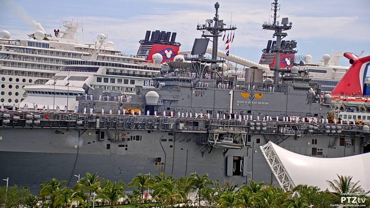 Arriving right now in #Nassau #Bahamas 

Looks like USS Wasp (LHD-1)
en.wikipedia.org/wiki/USS_Wasp_…

📷 PortNassauWebcam.com