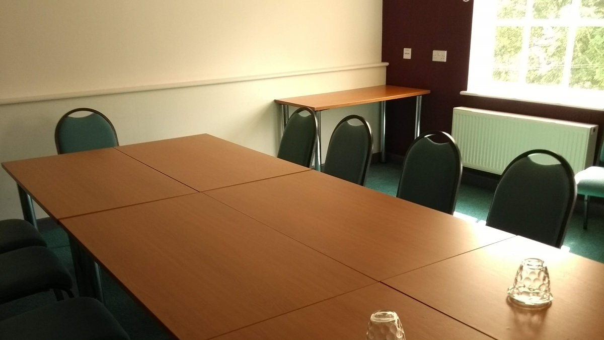 Many of our rooms have lovely natural sunlight - it's enough to make you love long summer meetings! Have a look on our website to find the room for you: kings-centre.com/rooms/ #MeetingRooms #Conferencing #Summer