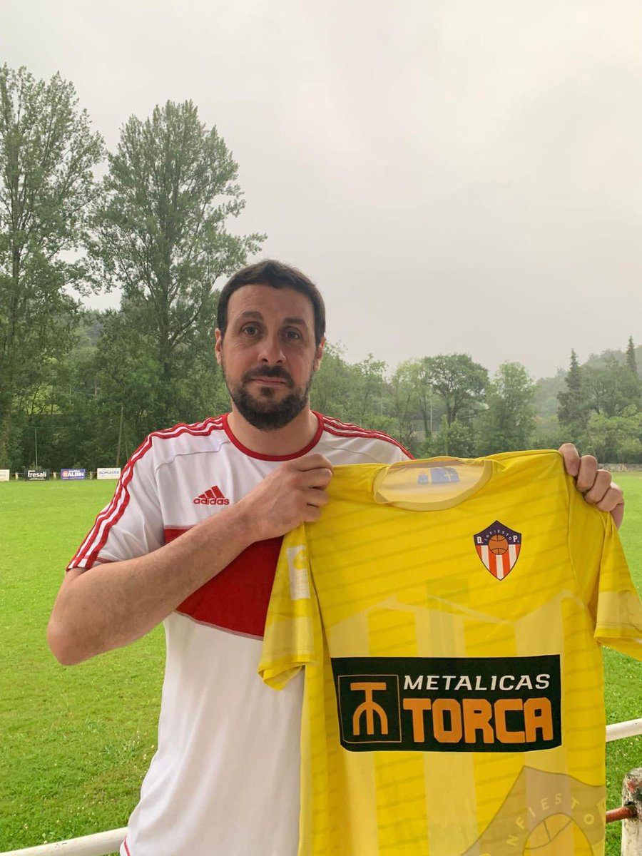 ¡¡¡NUEVO FICHAJE!!!

Pablo, “Gato”. Portero de amplia experiencia que viene a guardar nuestra portería esta temporada.

Pasó por muchos equipos asturianos como en el 

Iberia donde logró el ascenso a 1ª Regional coincidiendo con nuestro entrenador.

¡Bienvenido a casa!