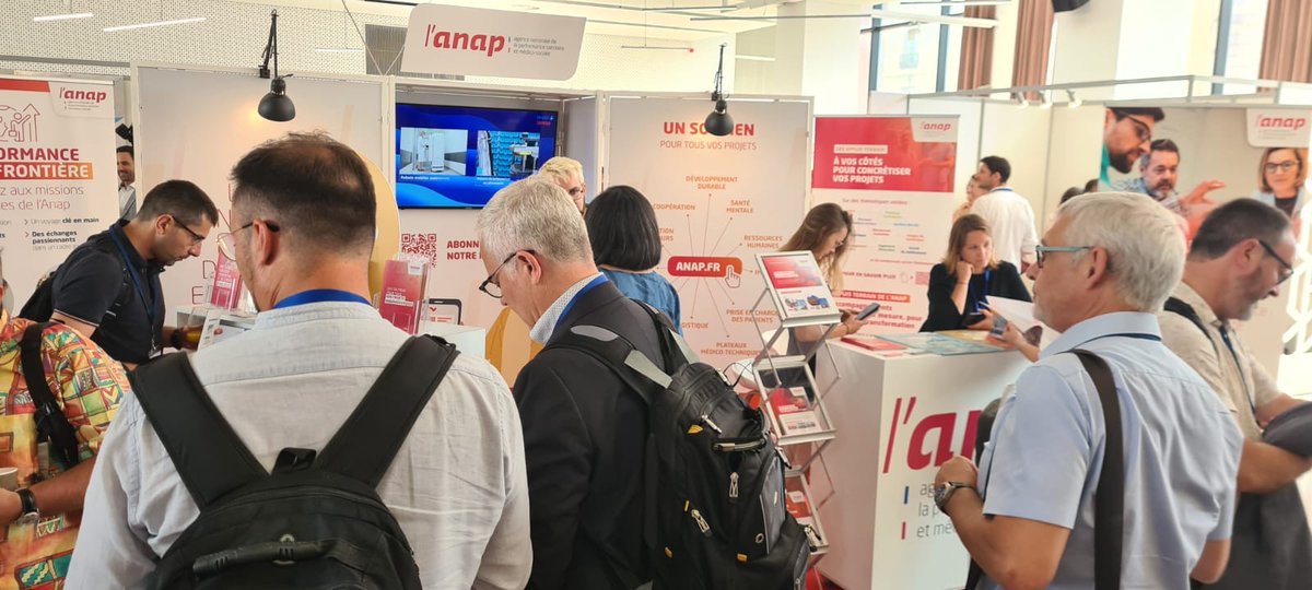 anap_sante's tweet photo. 🎬 #RobotsAutomates clap de fin :
Merci à tous les intervenants, exposants, participants pour cette journée riche en échanges et partages d'innovations concrètes pour transformer #logistique et #pharmacie hospitalière ! 👏 https://t.co/DWQCEHXfWe