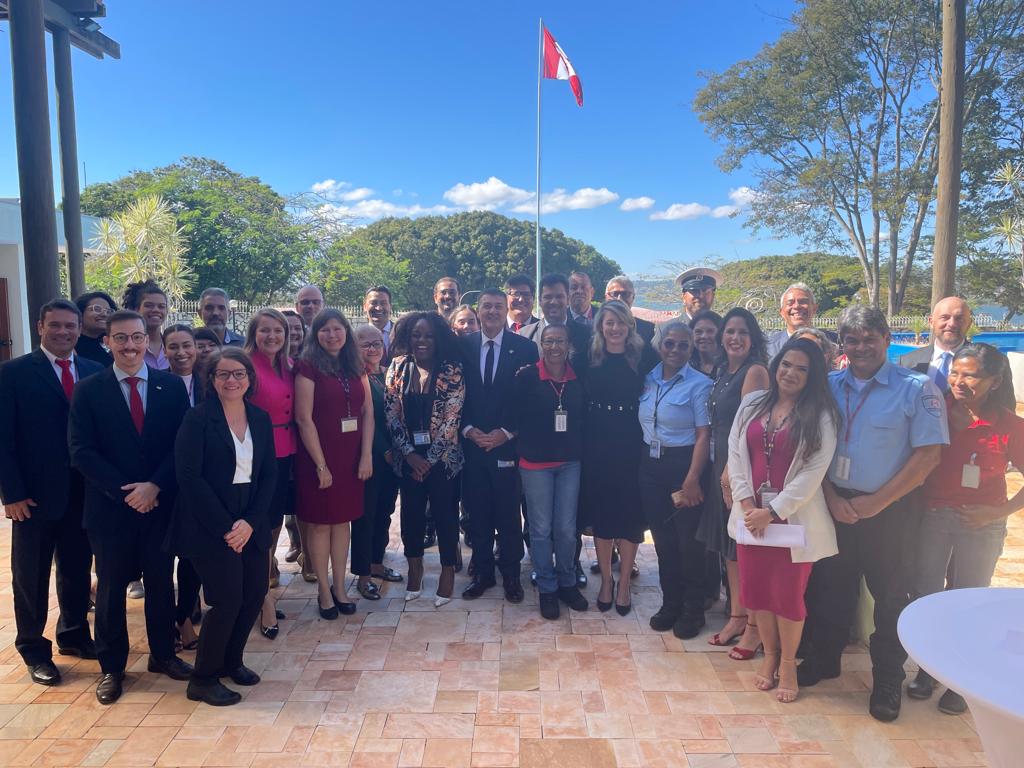 Ontem foi um dia especial com a visita da Min. Rel. Exteriores Mélanie Joly à embaixada. Ela conheceu funcionários e nos contou sobre novos planos para fortalecer as #relaçõesbilaterais 🇨🇦 🇧🇷, oportunidades e valores comuns. #diplomaciaparaofuturo
