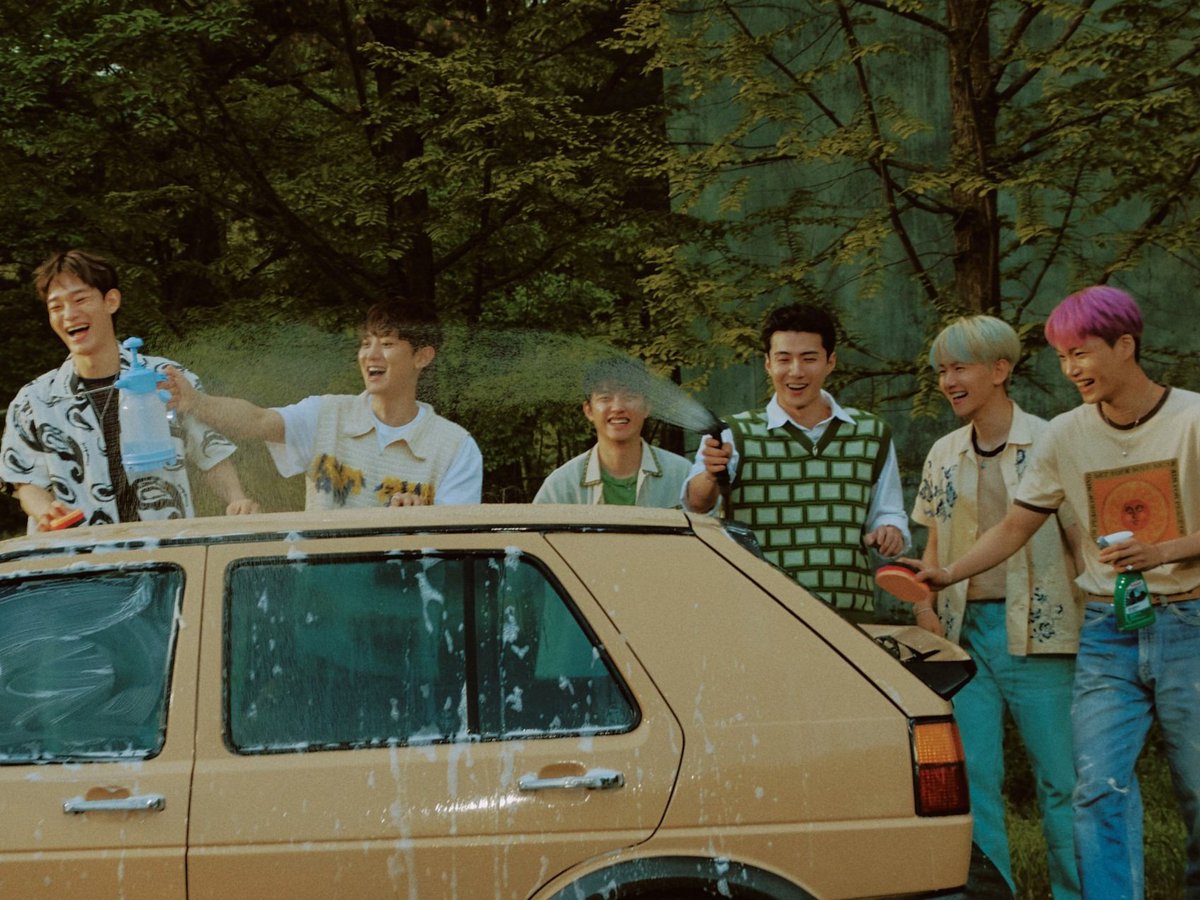 reveusehun's tweet photo. EXO the real definition of "happiness is home" 🩶 https://t.co/V6r1xYSvut