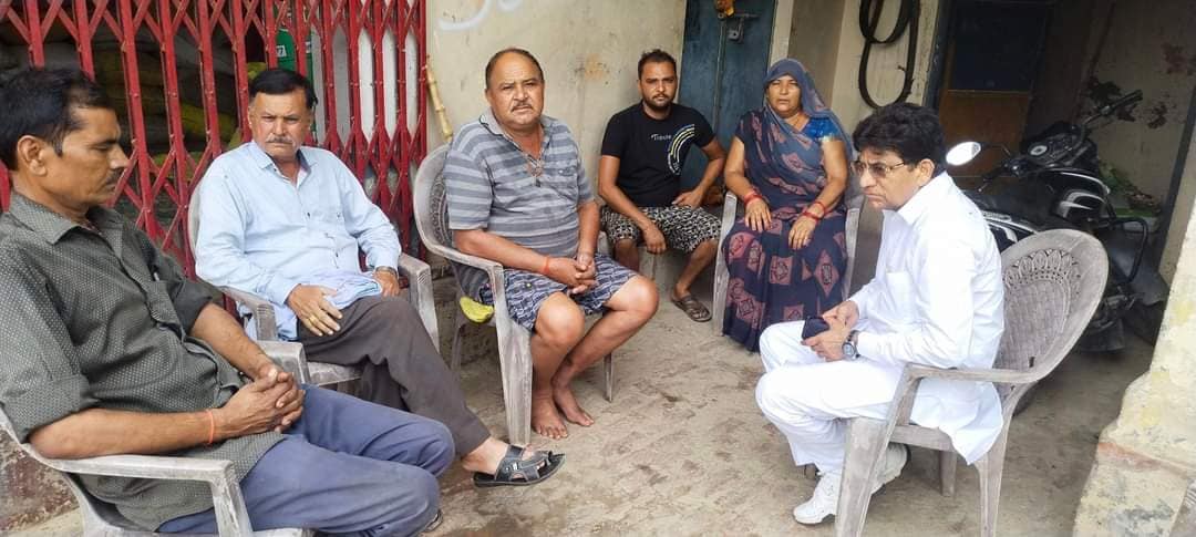 realvoldemort__'s tweet photo. कानपुर नगर-अपनी कर्मभूमि अकबरपुर लोकसभा के अंतर्गत ग्राम बिठूर विधानसभा के ग्रा�� पुरईहार,शाह,गाजीपुर,ढुकवापुर,जरसरा में लोगो में मुलाकात कर आगामी लोकसभा चुनाव को लेकर चर्चा की https://t.co/iSmN78mfTO