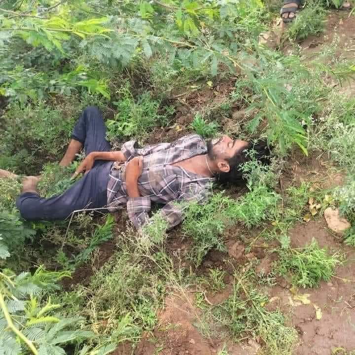 ManrajM26833491's tweet photo. शंकर लाल मीना गाँव अरनिया काकड़ ज़िला टोंक के साथ बजरी रॉयल्टी कार्मिको द्वारा जान से मारने की घटना दुःखद है ! अगर लीज धारक इस तरह लोगो को दंड देने लगे तो पुलिस और प्रशासन किस लिये है ! पीड़ित परिवार को न्याय मिलना चाहिये !
#शंकर_मीणा_को_न्याय_दो
@TonkPolice_
@ashokgehlot51 https://t.co/xXuOZ5N3Xg