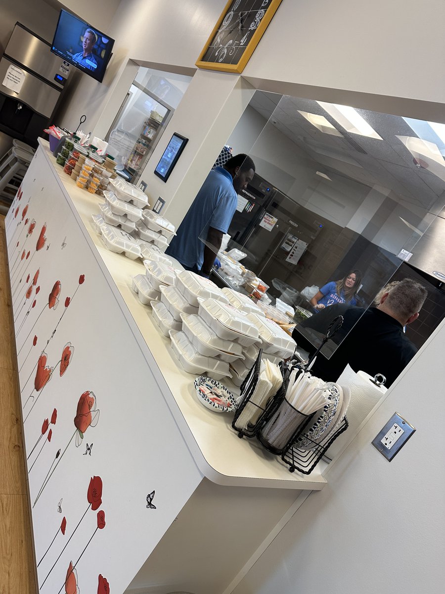 Yark Automotive Group (@yarkauto) on Twitter photo Yesterday, Emily (Marketing), Jamie (Marketing), Cindy (Wholesale Parts), Royce (Wholesale Parts), Bre (Accounting), Olivia (Accounting), Greg (Toyota), and his wife Audrey made dinner for <a href="/rmhctoledo/">RMHC of Northwest Ohio</a> families. They made delicious pizzas with a salad, veggies, and breadsticks! Yesterday, Emily (Marketing), Jamie (Marketing), Cindy (Wholesale Parts), Royce (Wholesale Parts), Bre (Accounting), Olivia (Accounting), Greg (Toyota), and his wife Audrey made dinner for <a href="/rmhctoledo/">RMHC of Northwest Ohio</a> families. They made delicious pizzas with a salad, veggies, and breadsticks!