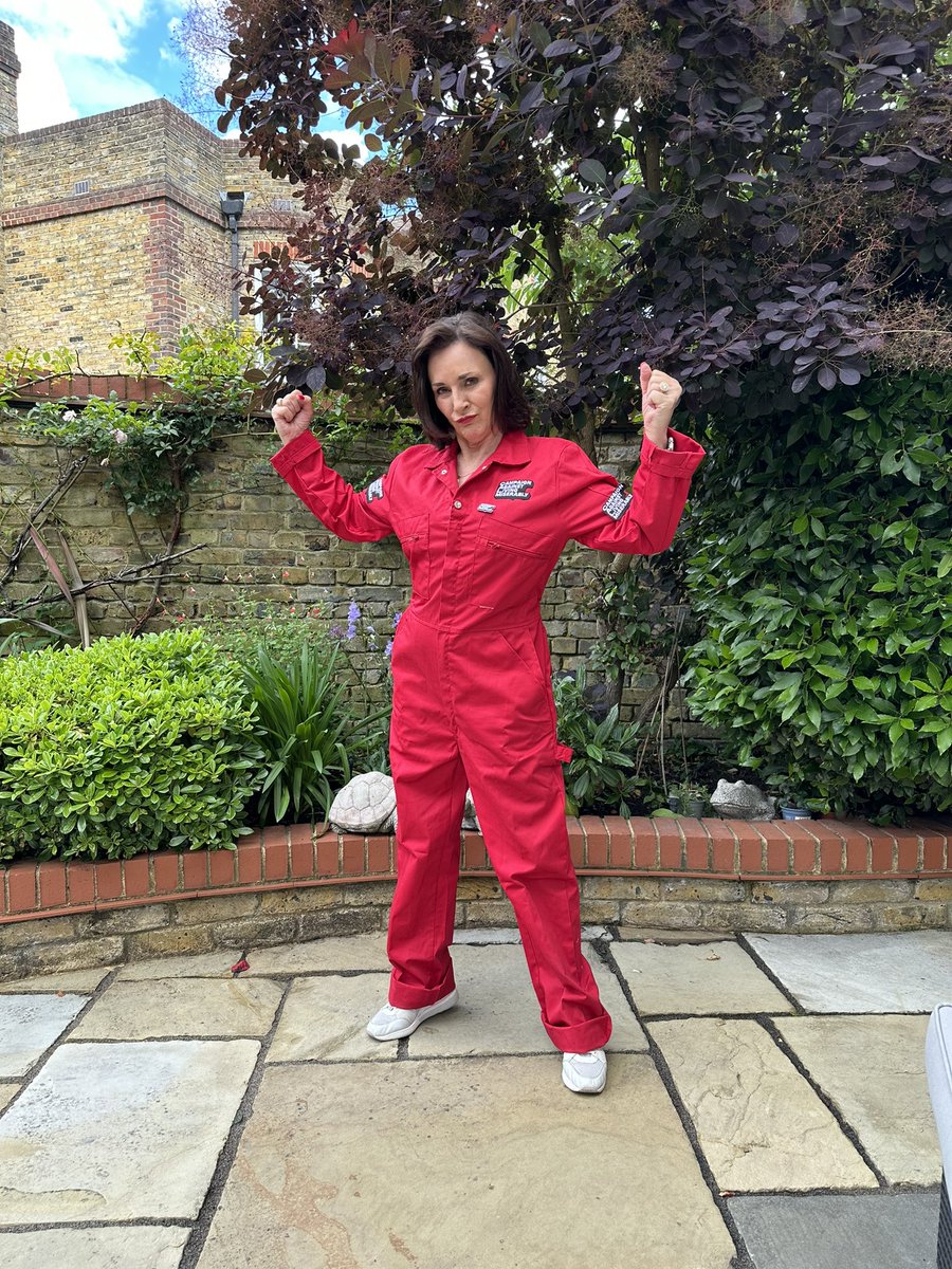 ShirleyBallas's tweet photo. Skyathalon Challenge .. I am ready. 💪🏼🪂

Doing this for anyone out there who has lost a loved one or for anyone who is suffering. @theCALMzone is your first port of call. They are there to help you. Xxx

Please donate whatever you can: https://t.co/s0n1o5mpfR https://t.co/KnqtkuF9vi