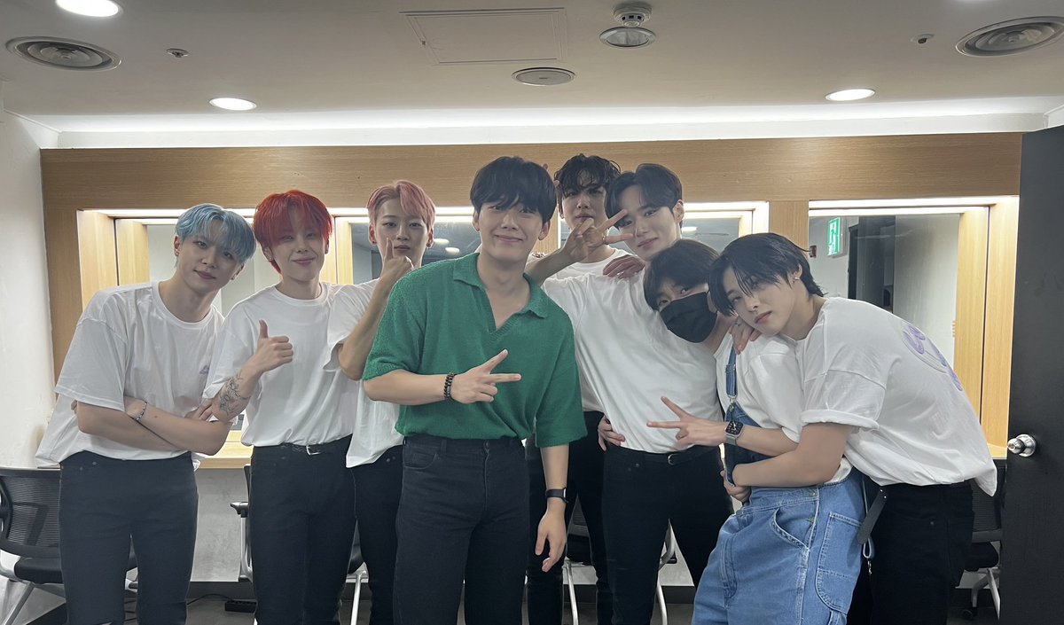 1ets9o's tweet photo. 꺅!!!!!!!!!!! 이들의만남기쁘다...🫰🏻🫰🏻🫰🏻🫰🏻 https://t.co/UxgleKxgzL