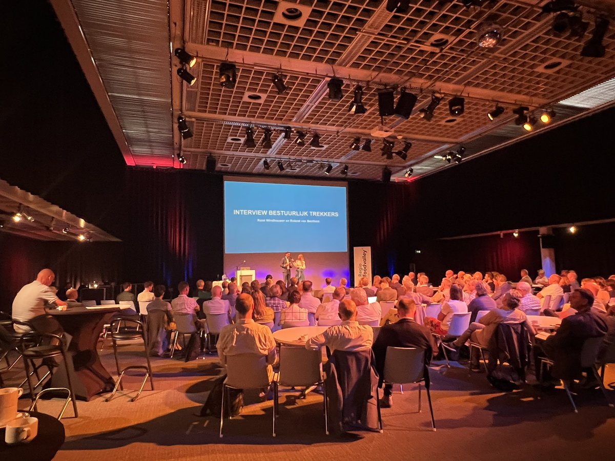 A_Regio's tweet photo. De stakeholderconferentie over de #energietransitie is begonnen. Met ondernemers, bestuurders, stakeholders en ambtenaren uit de @A_Regio en @RegioFoodValley luisteren we naar inspirerende sprekers en wisselen we kennis uit. #RES https://t.co/K0G2ojBhH8