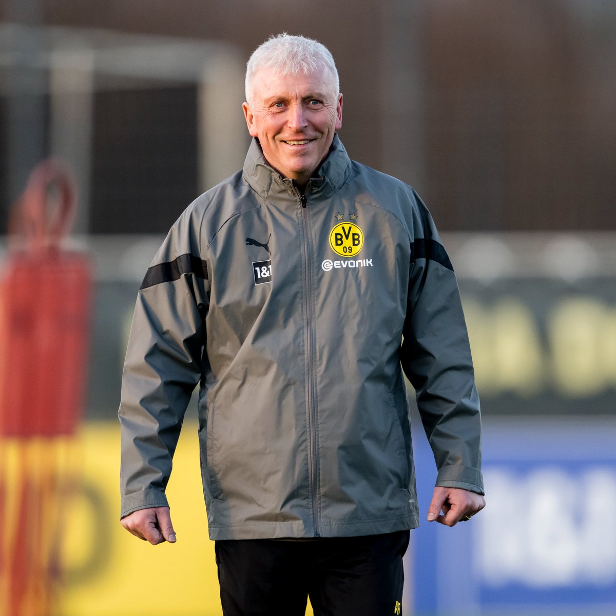 jay-coyle-on-twitter-rt-blackyellow-bvb-extends-with-assistant