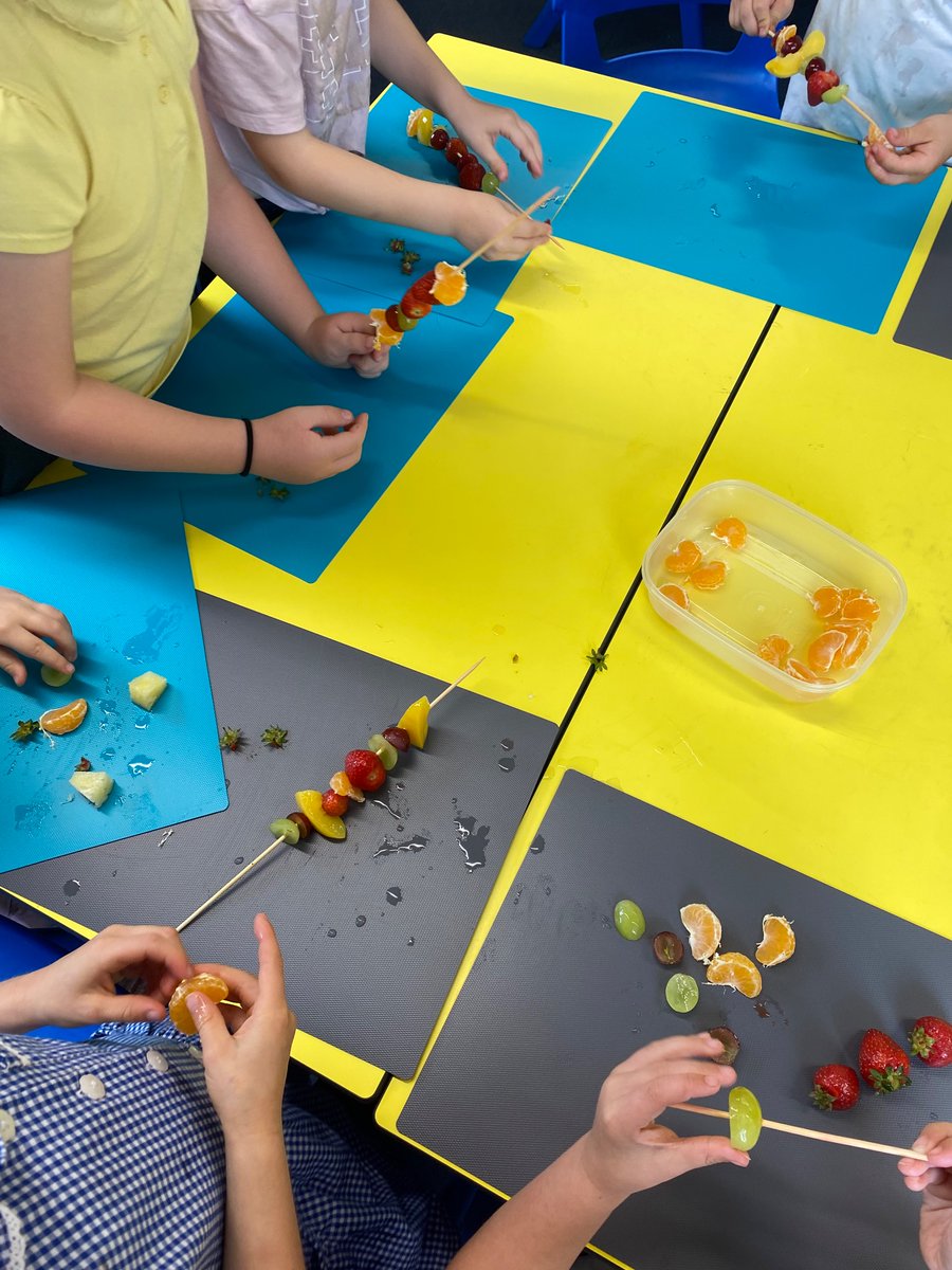HurstKnollY2's tweet photo. The children at cooking club did an amazing job of their fruity magic wands today. They were so sensible AND the kebabs looked delicious! https://t.co/VAMSEH1oh4