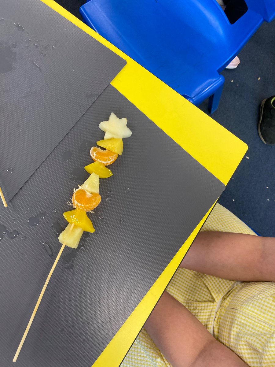 HurstKnollY2's tweet photo. The children at cooking club did an amazing job of their fruity magic wands today. They were so sensible AND the kebabs looked delicious! https://t.co/VAMSEH1oh4