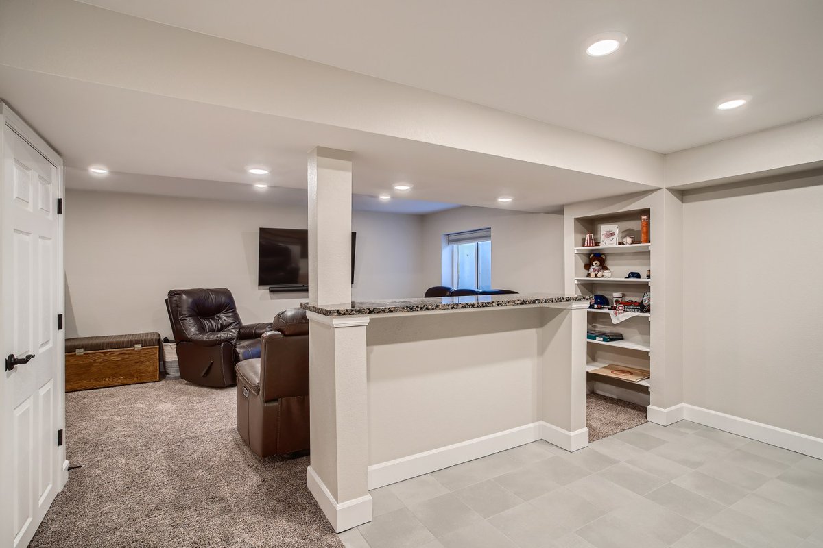 finbasements's tweet image. When space is limited, you start to define—fairly quickly—which priorities make the cut. This month’s featured finish makes the most of 773 sq. ft.,  an ideal space customized for this family. 

finishedbasementsandmore.com/blog/featured-… 

#featuredfinish #basementfinish #customplan #packsapunch