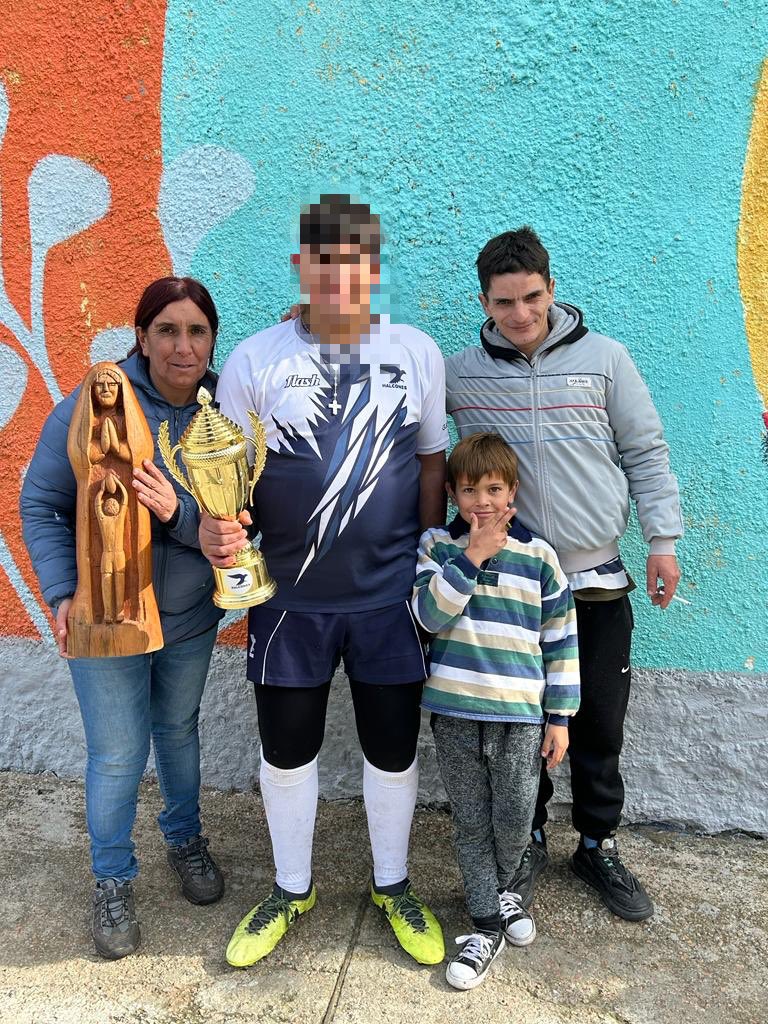 halcones2021's tweet photo. @oldchristians @GustavoZerbino @Inisa_Oficial Fue uno de esos días donde el corazón se ensancha. ¡𝗔 𝘀𝗲𝗴𝘂𝗶𝗿 𝘃𝗼𝗹𝗮𝗻𝗱𝗼 𝗮𝗹𝘁𝗼! 🦅🇺🇾

📸 @guyibuenahora https://t.co/nPCs2NmExO