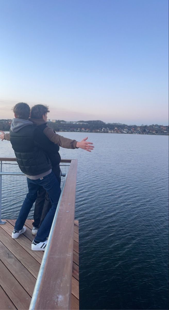 lxganfk's tweet photo. salti tu, salto io #trueluv https://t.co/pVVIKl75sN