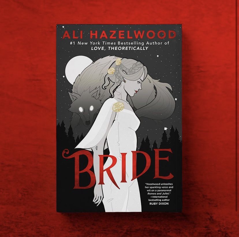 ✨Universo de Silvia ✨ (@universodsilvia) on Twitter photo ⚠️ATENCIÓN⚠️
Portada de #Bride, la nueva novela de <a href="/EverSoAli/">Ali Hazelwood (No longer active)</a>, 6 de febrero.
Un romance paranormal con un matrimonio de conveniencia entre una vampiresa y un hombre lobo alfa para intentar mantener la alianza entre ambos clanes... o para recuperar aquello que más quieres. ⚠️ATENCIÓN⚠️
Portada de #Bride, la nueva novela de <a href="/EverSoAli/">Ali Hazelwood (No longer active)</a>, 6 de febrero.
Un romance paranormal con un matrimonio de conveniencia entre una vampiresa y un hombre lobo alfa para intentar mantener la alianza entre ambos clanes... o para recuperar aquello que más quieres.