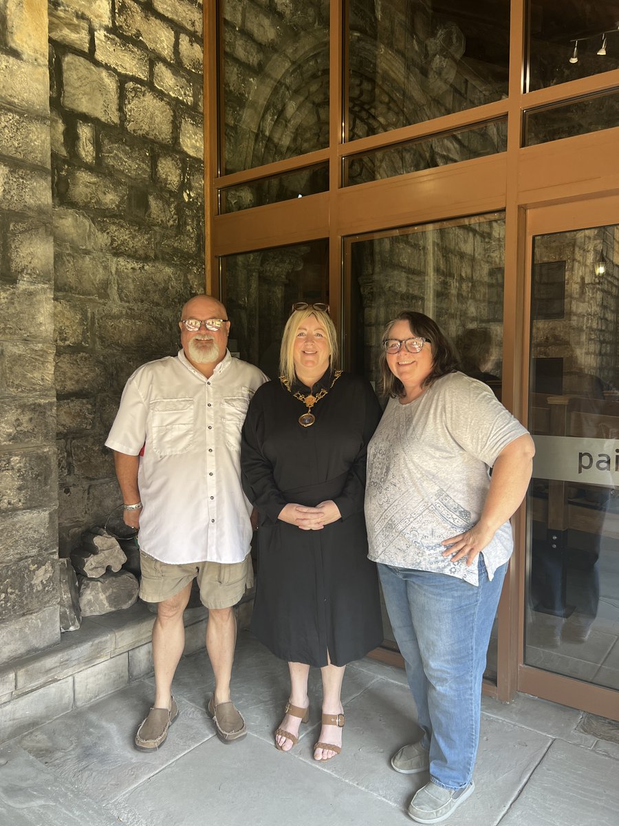 RenProvost's tweet photo. It was great to meet Heath and Mary Jackson from Texas in Paisley Abbey recently. Heath and Mary were visiting their daughter who is currently living in Paisley with YWAM - Youth With A Mission. https://t.co/iwddLXjOOn