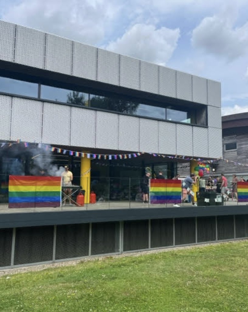 hxtechteam's tweet photo. 🌈 This week week celebrated pride with an inclusive and sizzling LGBTQ+BBQ! 🌭🌽🍔🏳️‍🌈 Embracing diversity and celebrating love! 🎉 Let's grill, chill, and create a workplace where everyone feels seen, supported, and celebrated. 🌈❤️ #PrideAtWork #InclusionMatters https://t.co/7oELa1QpRW
