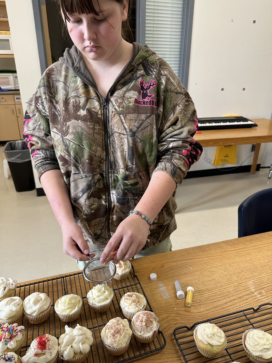 KHamilton86's tweet photo. Today I wrapped up my time with some outstanding gr7&amp;8 from @StPatrickGuelph I have been working with this small group to help foster engagement, self confidence and resilience through hands on activities. We have built structures and baked! Good luck next year! @WellingtonCath https://t.co/C1wmVrLEHm
