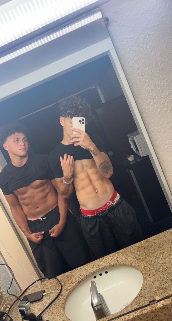 yunginwitadream's tweet photo. Rt if youโd skip the gym to hit an OF workout with my brother and I ๐ช๐ฝ #lightskin #yafav
https://t.co/hTL087DDGH https://t.co/zXVtn1iH8I