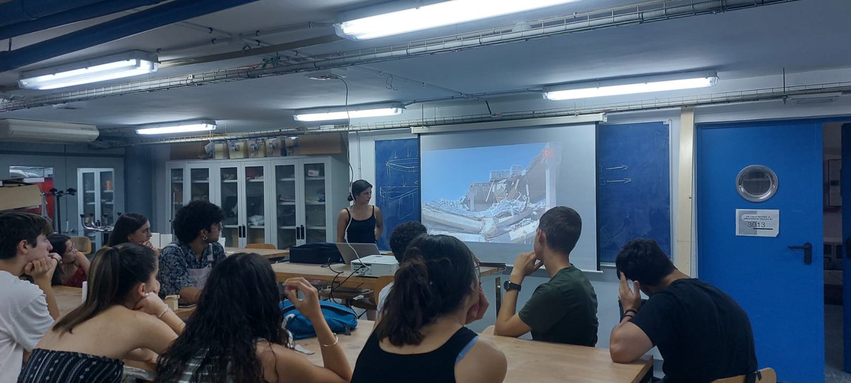 Els joves del Campus Cientificotècnic d'Estiu han fet un tastet d'enginyeria estructural de la mà de na Sandra i en Joaquín.

Quins materials es fan servir més a les estructures? Quines diferències presenten? 

A més, han sigut espectadors d'un assaig d'una bigueta!

#SeràsUIB