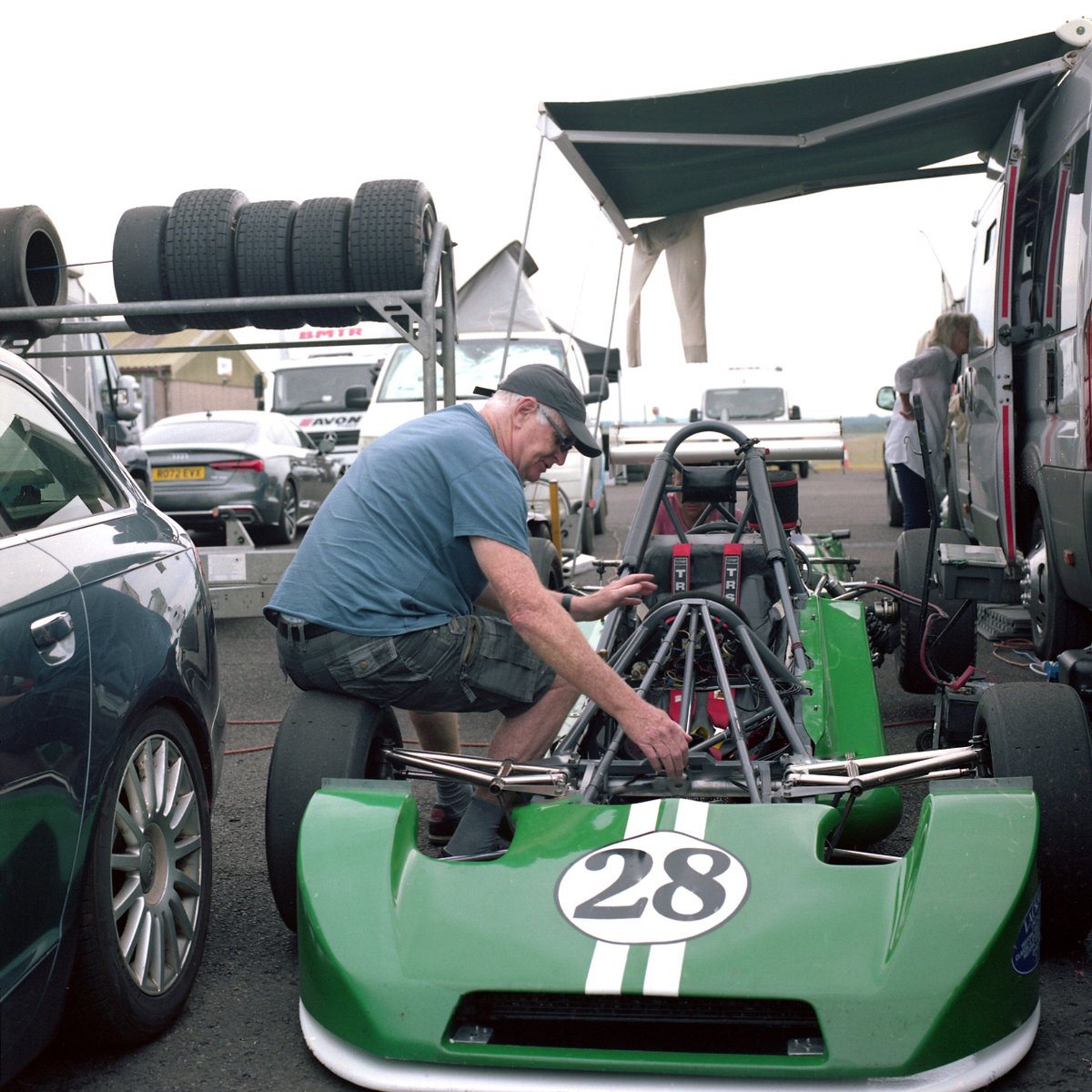 DinosaurCamera's tweet image. At Thruxton Historic
#Hasselblad 501
#CF80 F/2.8
#KodakPortra160
#believeinfilm