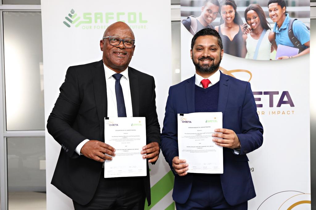 CHIETA_SETA's tweet photo. Today is a momentous day as #SAFCOL & #CHIETA join forces. Together, we are on a journey of #transformation and #innovation, empowering young #artisans for a brighter future.
#Collaboration #EmpoweringYouth #Innovation #BrighterFuture https://t.co/Hax23ASv8Y