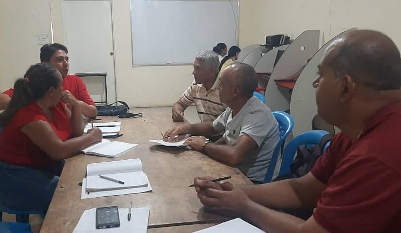 #28Junio Reunión de la Comisión Municipal de Economía Productiva, organizando para el encuentro de Líderes Campesinos y Campesinas del Municipio Torres.
#BastaDeCinismoYankee
<a href="/NicolasMaduro/">Nicolás Maduro</a> <a href="/AdolfoP_Oficial/">Adolfo Pereira Gobernador</a>