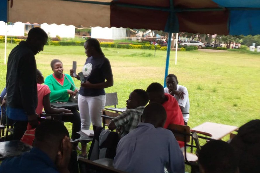 Interactive session at Siaya Institute on youth economic empowerment targeting young mothers & fathers as a way of adressing root causes of #Menstrualpoverty #depression & #GBV. @of_siaya @YACHSiaya @TICAH_KE @MotionTrackerKE @kefeado @NYC_YouthVoice @Power2YouthKe @Tembeayouth