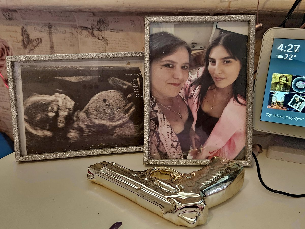 LadyBrookes's tweet photo. Me, my daughter, and soon to be granddaughter 💗💗💗 https://t.co/N6tq1yecq1