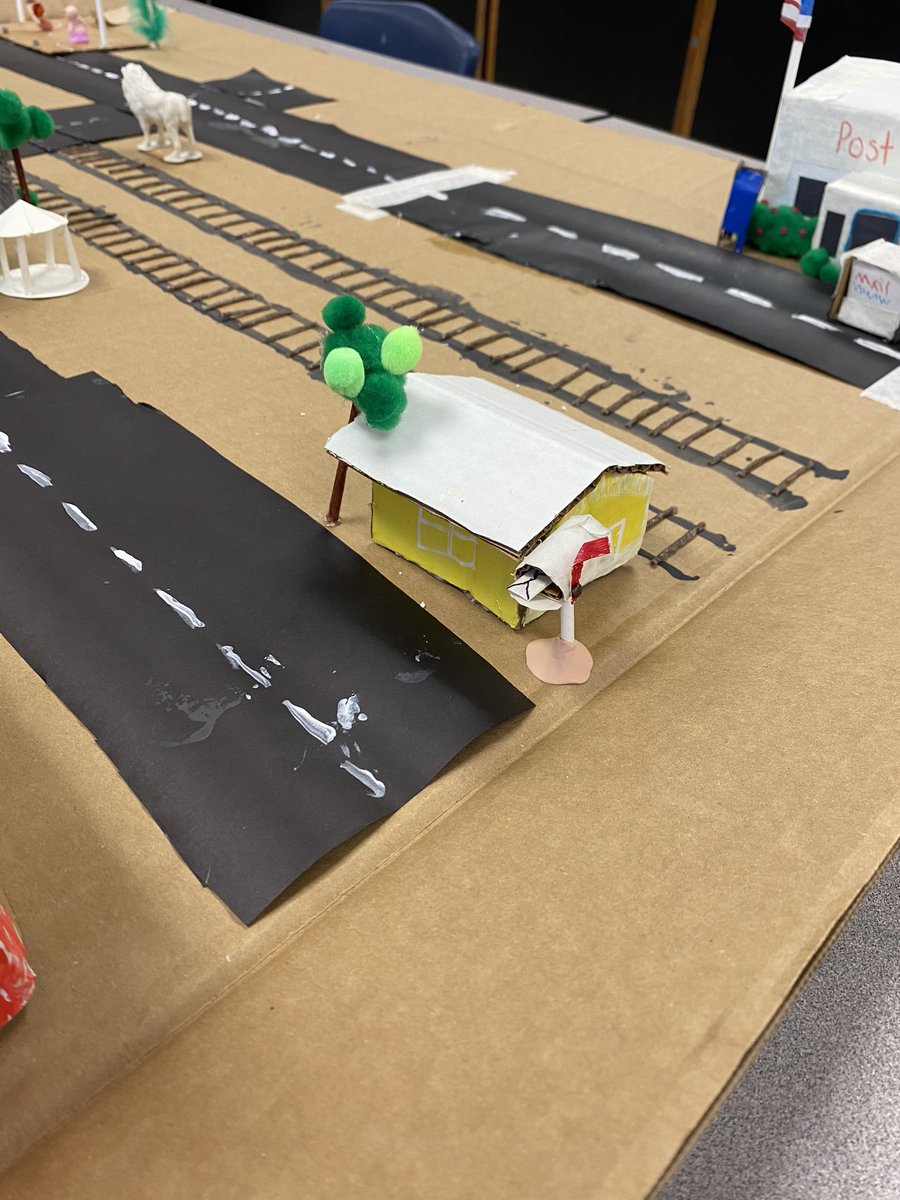 ckennedync's tweet photo. Our summer STEM campers at @TMSPUPS have been creating a model of downtown Thomasville, right down to the Big Chair and the @tvillenc visitors center! #TCSGreatThings #TCSOnTheMove https://t.co/t7jx4C5TkS