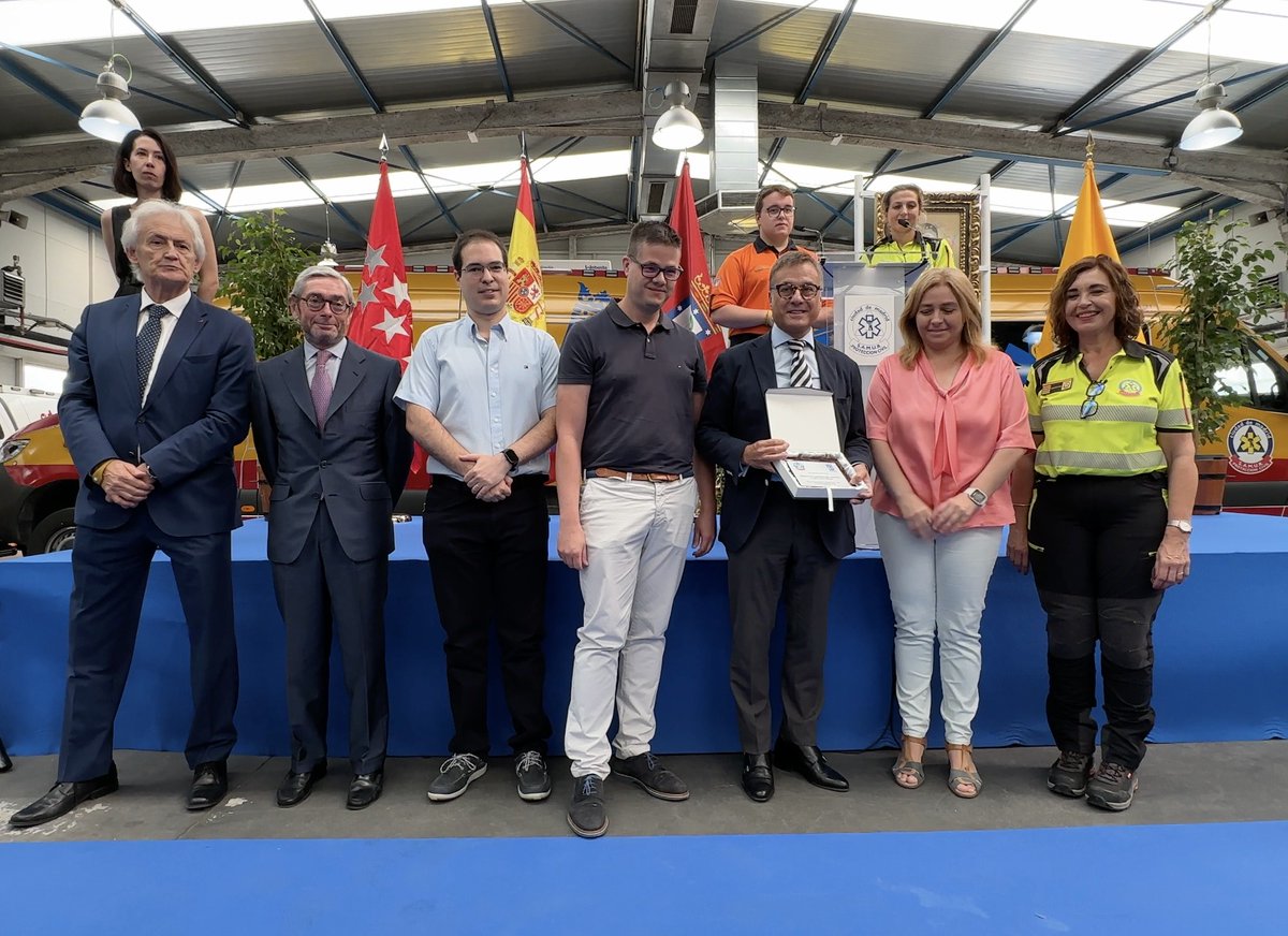 Hoy nuestro está de enhorabuena!☀️🍾Hemos recibido una placa por parte del ayuntamiento de <a href="/MADRID/">Ayuntamiento Madrid</a> por nuestra colaboración con el <a href="/SAMUR_PC/">SAMUR-Protección Civil</a> con nuestro curso teórico, simulación y práctico organizado por #fernandosomoza, <a href="/JulioMarcotegui/">Julio Marcotegui</a> <a href="/lsanteserna/">Luis Sante Serna</a> y todos los colaboradores 🥰