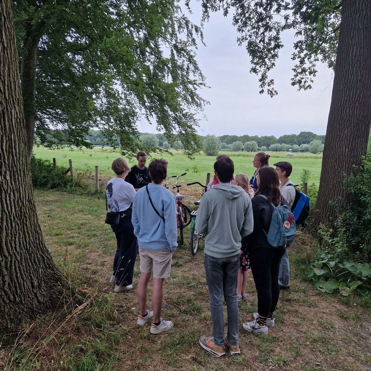 NJN_natuur's tweet photo. Vleermuizen #excursie met AEGEE
Gister zijn we met de NJN en AEGEE #Utrecht langs de kromme #rijn op zoek gegaan naar #vleermuizen met een #batdetector. We hebben in ieder geval drie soorten gezien en gehoord: de #rossevleermuis, #laatvlieger en een #dwergvleermuis.
@aegeeutrecht https://t.co/tM5LHs1BXo